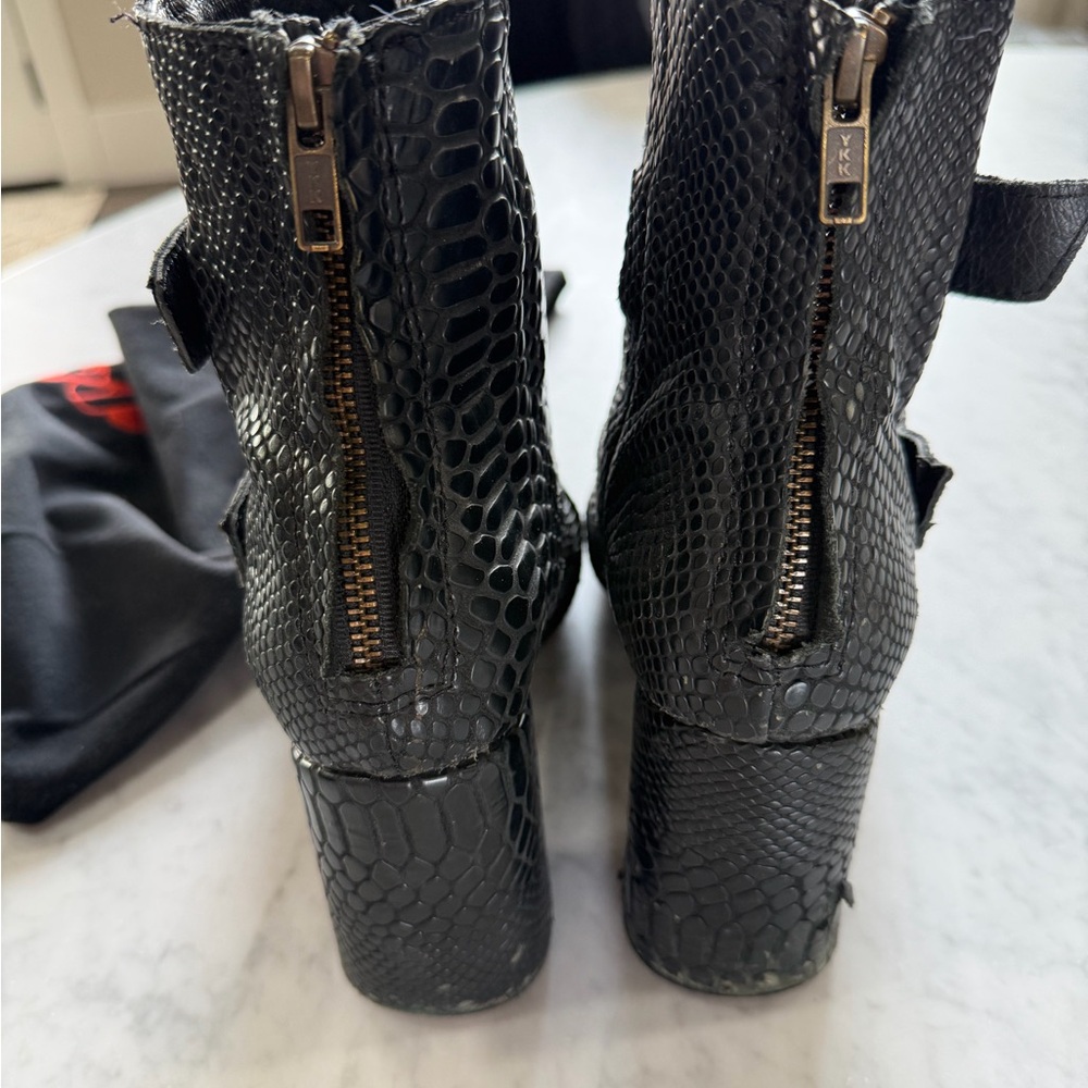 Freebird Joey Black Embossed Snakeskin Leather Booties Size 9 - Picture 9 of 10